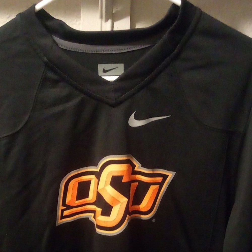 Oklahoma State University Nike Shirt. Non smoking home.